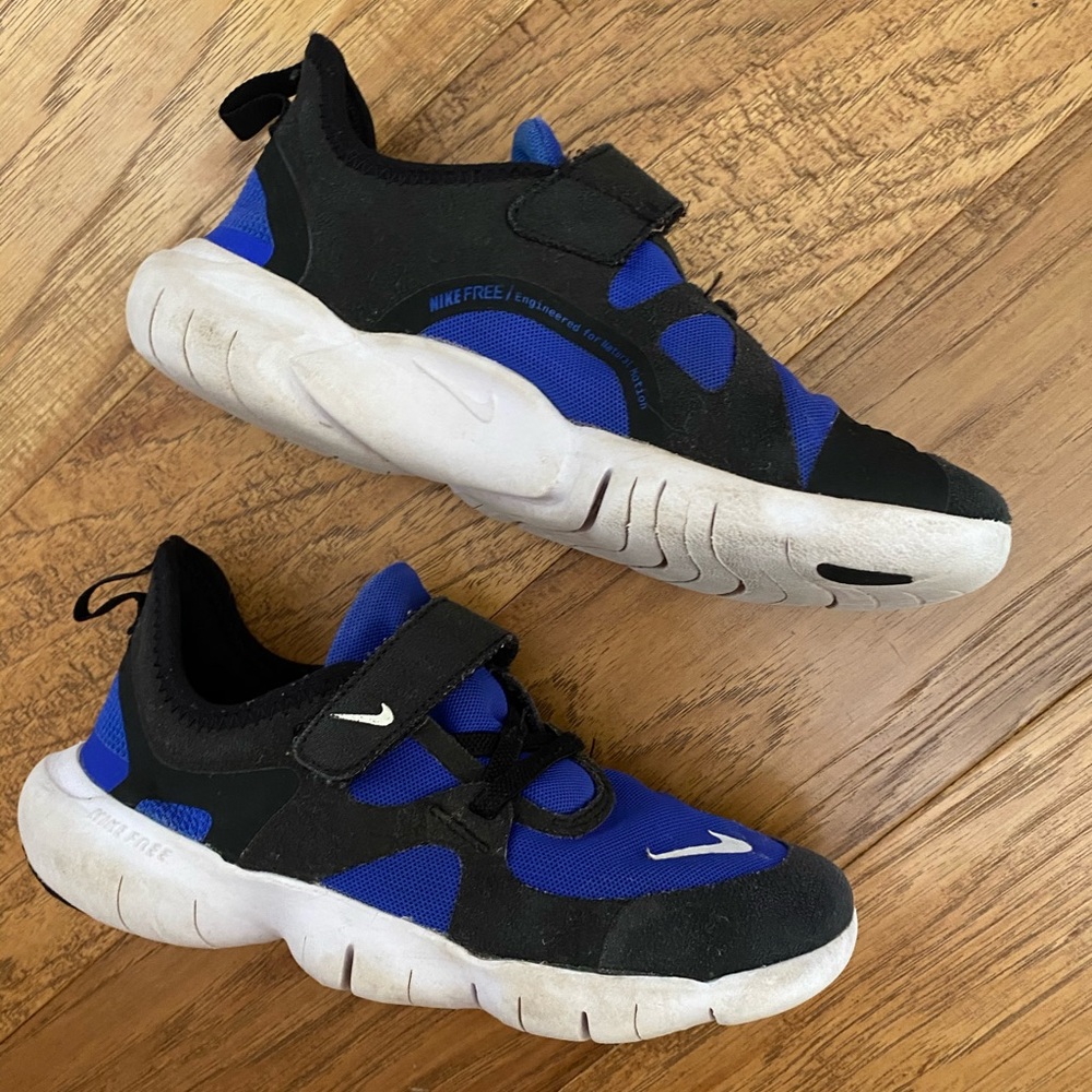 Boys 2.5 Nike Free Run 5.0 Tennis Shoes